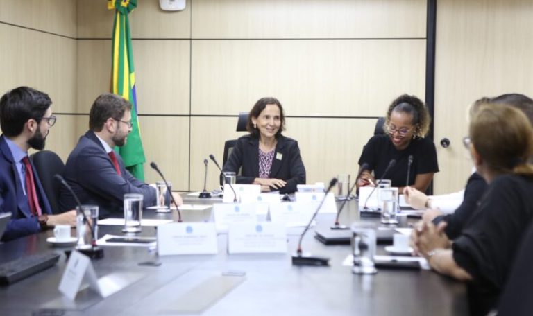 Atividades e distribuição de brinquedos e livros marcam ação do MPC em  escola infantil – TCE-RO