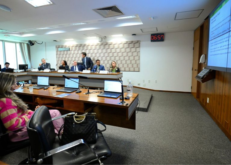Comissão de Educação do Senado aprova projeto que garante acesso à água potável em escolas públicas