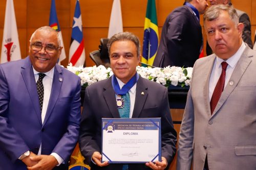 Presidente Edilson Silva é agraciado com a Medalha Desembargador Décio Antônio Erpen
