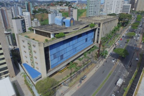 Noticiário do TCE-MG destaca a tecnologia e a inovação no centro dos debates do 1º Seminário da Rede STI