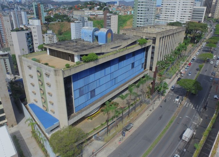 Noticiário do TCE-MG destaca a tecnologia e a inovação no centro dos debates do 1º Seminário da Rede STI