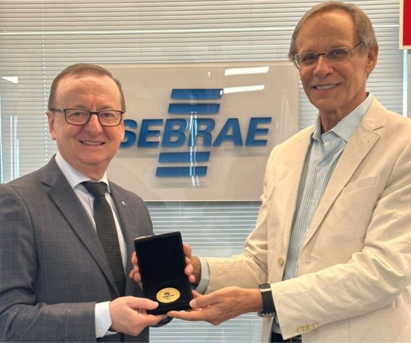 Diretor técnico do Sebrae Bruno Quick recebe Medalha Atricon 30 Anos