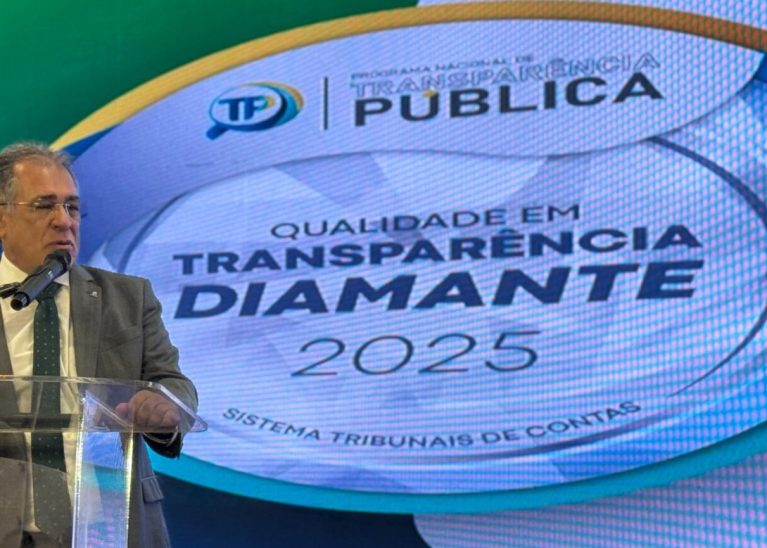 Vice-presidente Joaquim de Castro representa a Atricon no evento Cúpula Goiás 100% Transparente