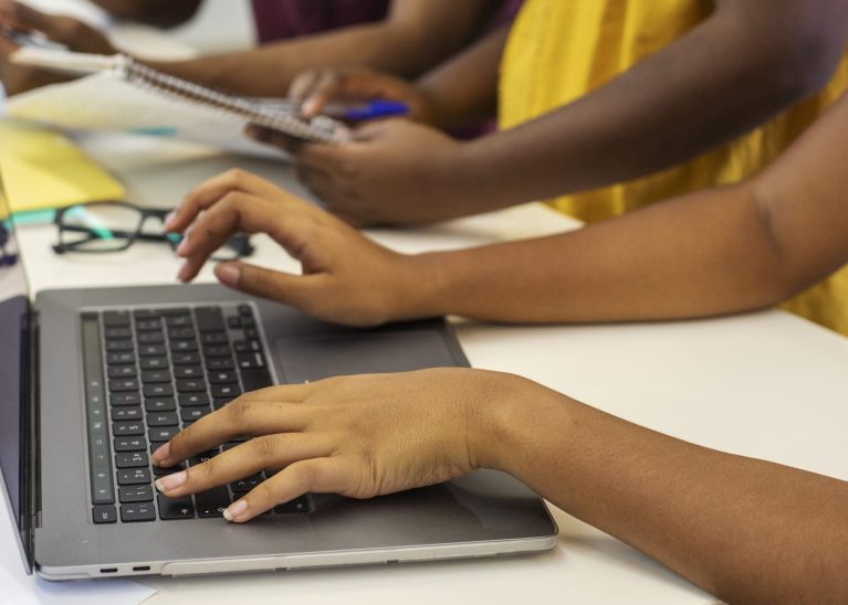 Atricon apoia pesquisa sobre impactos da Inteligência Artificial na educação