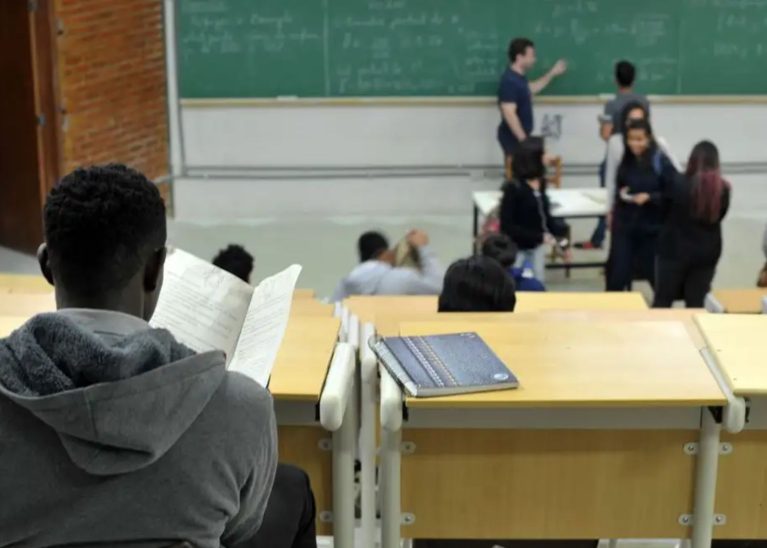 Presença em sala de aula: um investimento em gente e em educação