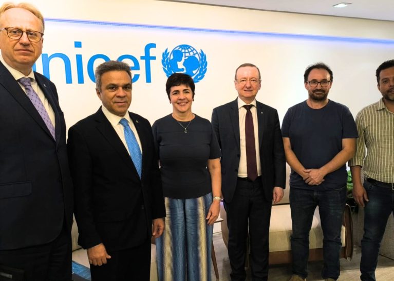 Atricon e Unicef debatem parcerias para levar água potável às escolas visitadas pelo Sede de Aprender