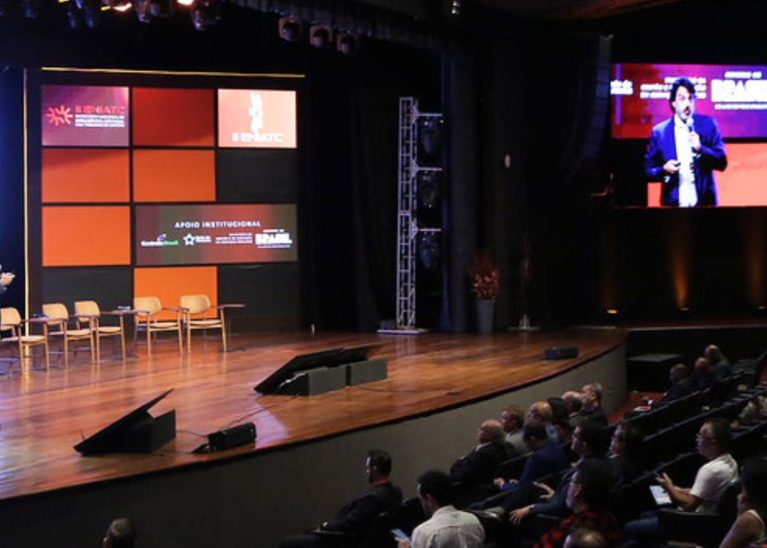 II ENIATC: Professor da USP defende modelos específicos de IA para aplicação nos Tribunais de Contas