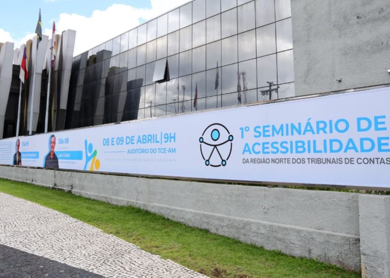 TCE-AM leva serviços e orientação a pessoas com deficiência em seminário inédito
