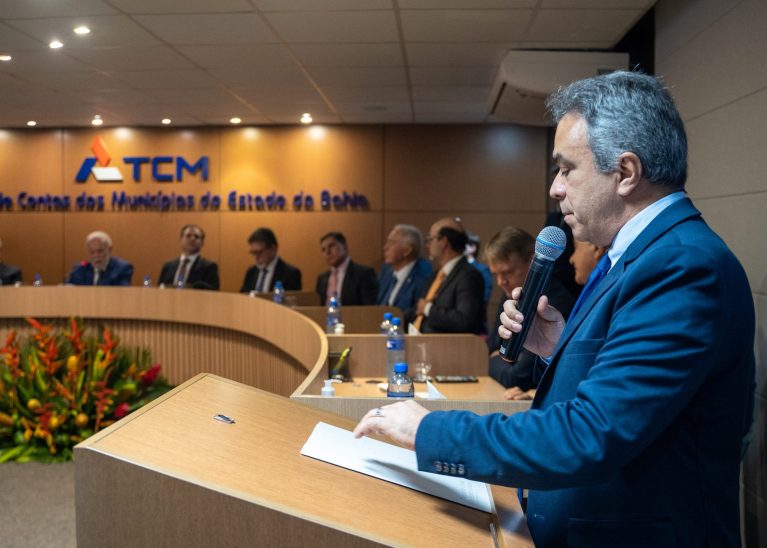 Atricon participa de sessão do TCM-BA em homenagem a Hugo Motta e César Borges