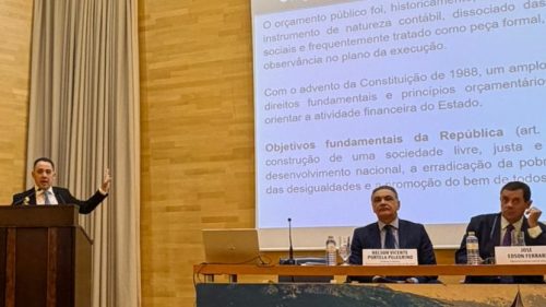 Vice-presidente Ricardo Torres palestra sobre orçamento público e cidadania durante congresso na Espanha