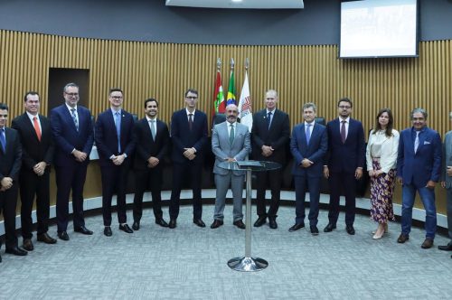 Pleno do TCE-SC homologa primeiro termo de compromisso firmado em mesa de consensualismo para ampliar a assistência jurídica gratuita em Santa Catarina