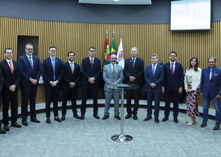 Pleno do TCE-SC homologa primeiro termo de compromisso firmado em mesa de consensualismo para ampliar a assistência jurídica gratuita em Santa Catarina