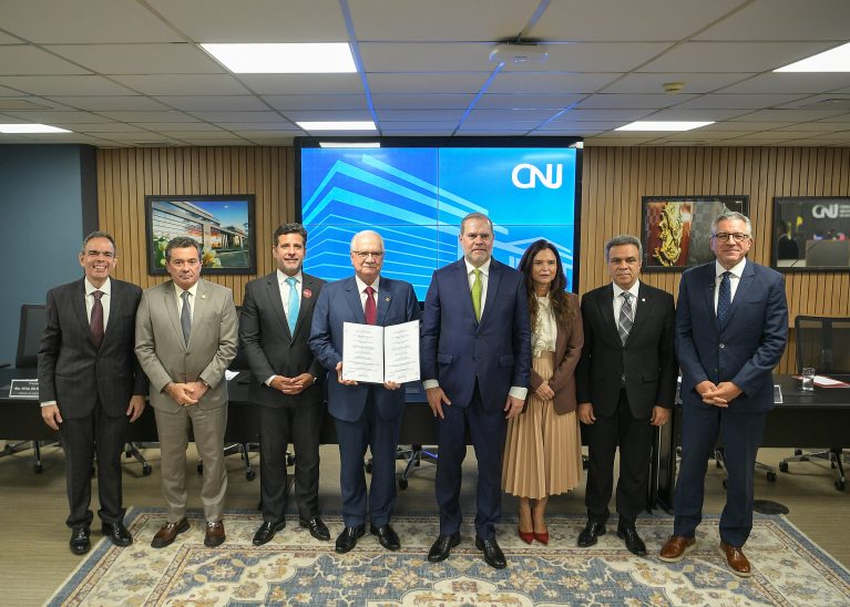 Acordo com entidades nacionais e ministérios da Saúde e Educação visa retomada de obras paralisadas