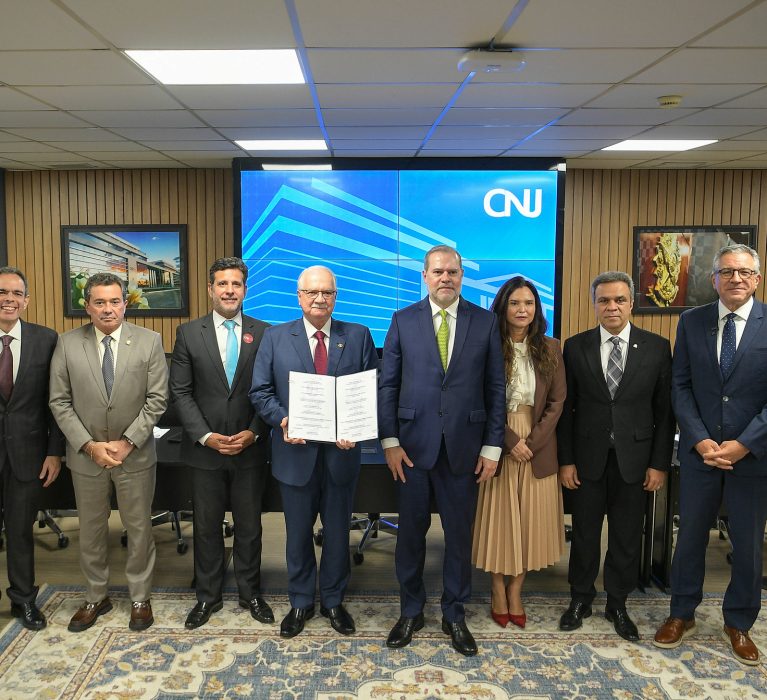 Acordo com entidades nacionais e ministérios da Saúde e Educação visa retomada de obras paralisadas