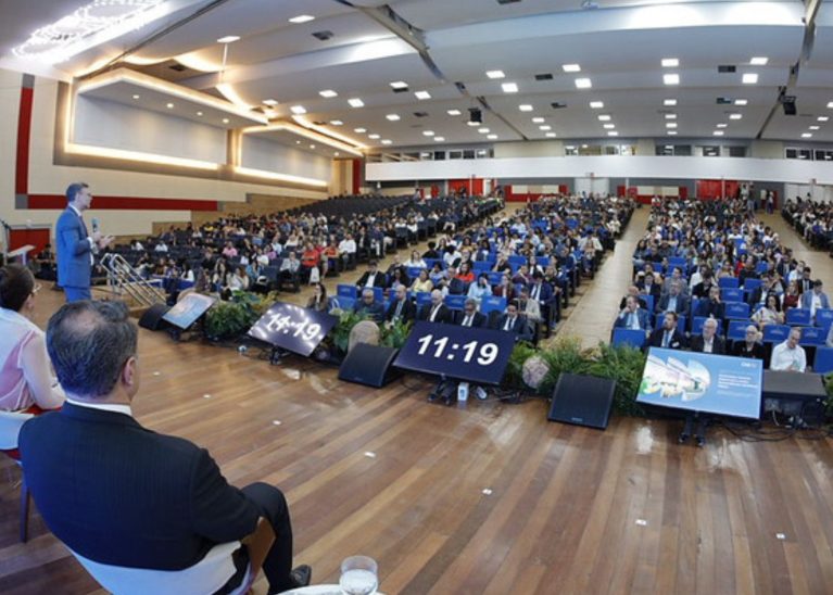 V CATC: Painel debate governança climática e a urgência de infraestruturas resilientes para populações vulneráveis