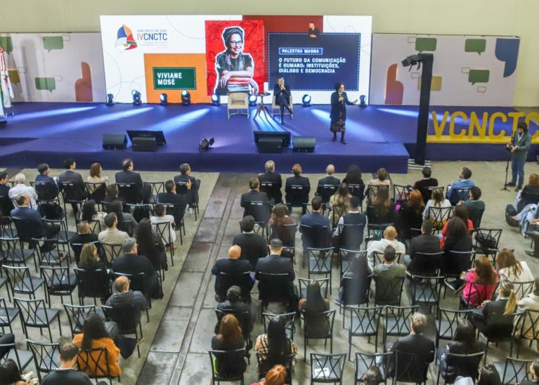 IV CNCTC: Viviane Mosé destaca valor da vida e da humanidade como caminhos para aproximar o serviço público e a sociedade