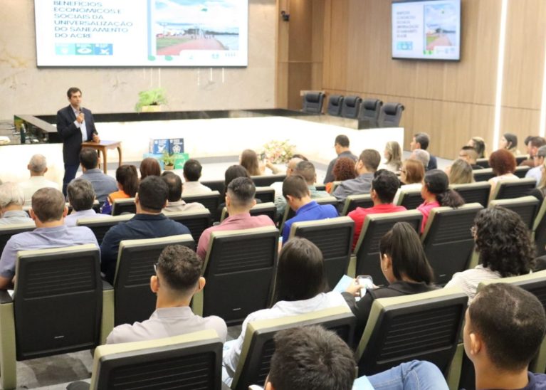 TCE-AC reúne instituições para debater caminhos para universalização do saneamento no Acre