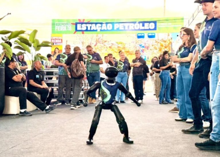 TCE-AP: Robô Maicon e interatividade atraem público na Expofeira